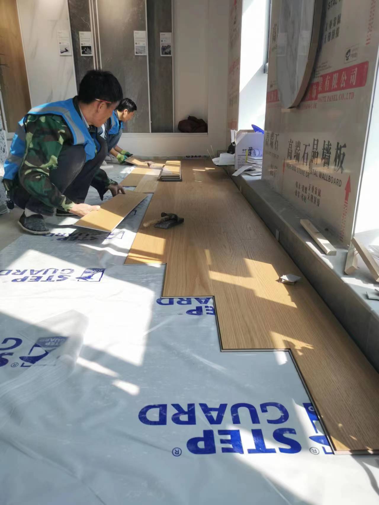 小蓝鲸石晶地板锁扣安装