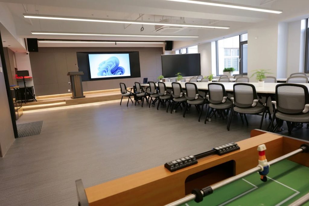 小蓝鲸石晶地板-富泉商贸公司会议室改造后案例图片